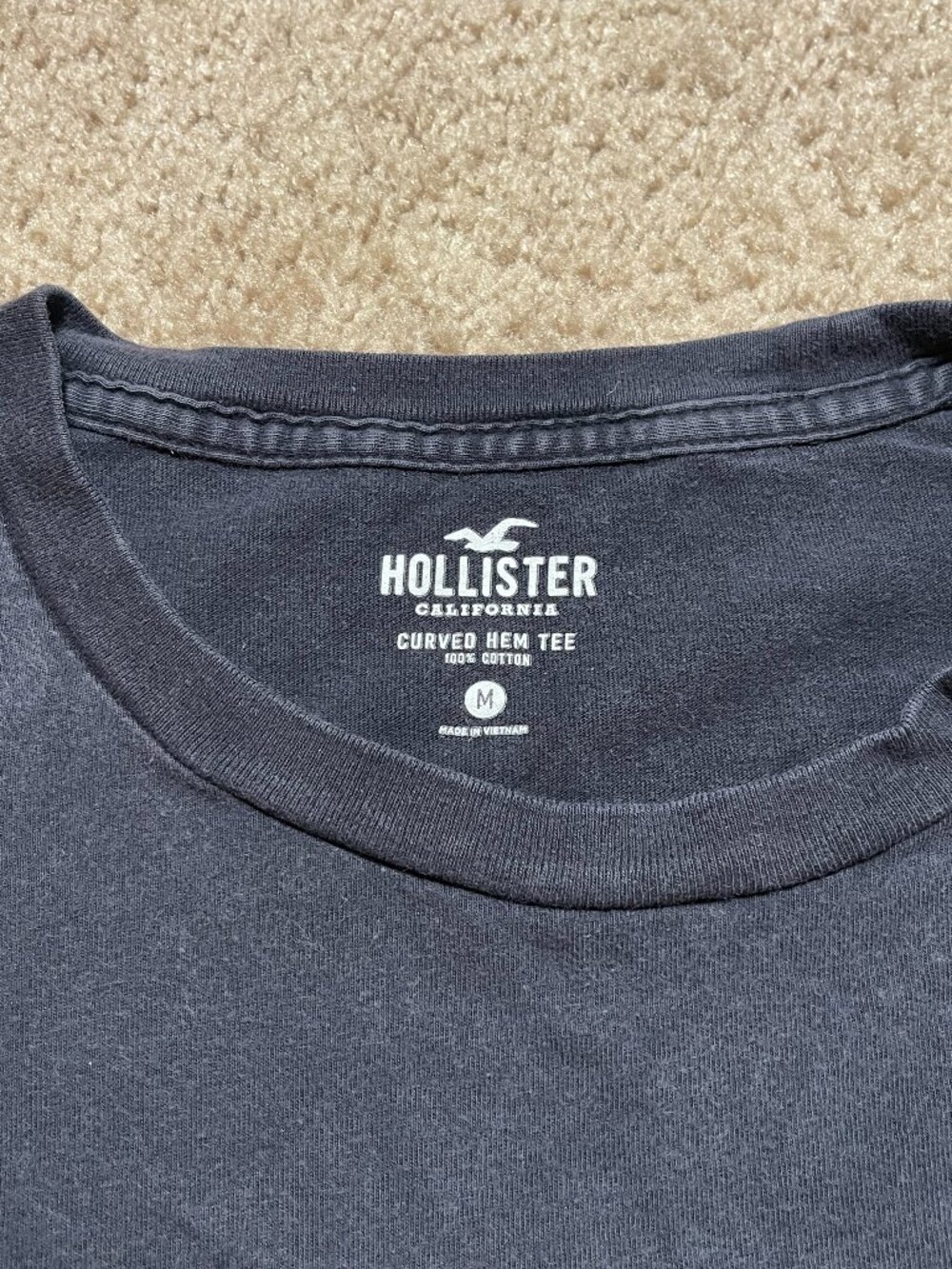 Hollister Black Curved Hem T-Shirt - Picture 3 of 4